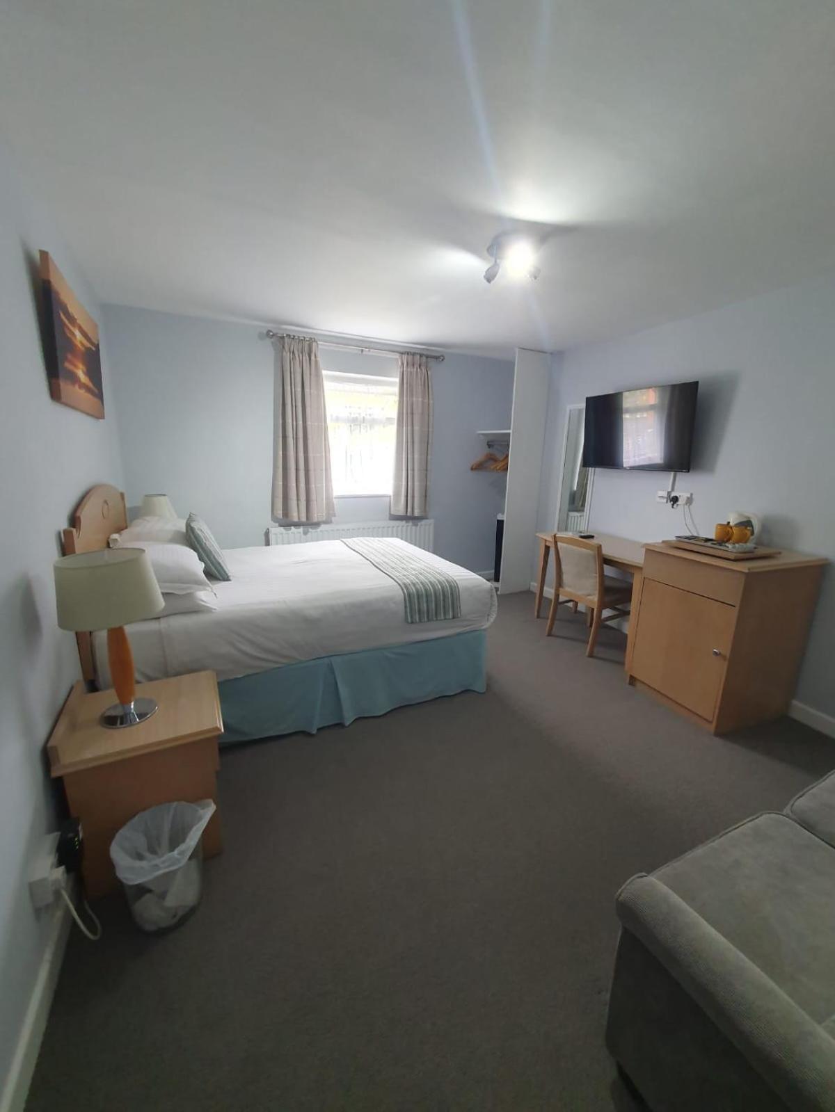 The Manor Guest house 4*