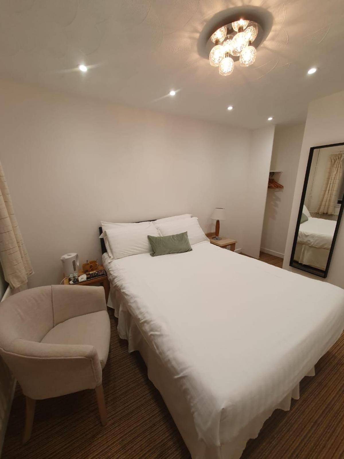 The Manor Guest house 4*