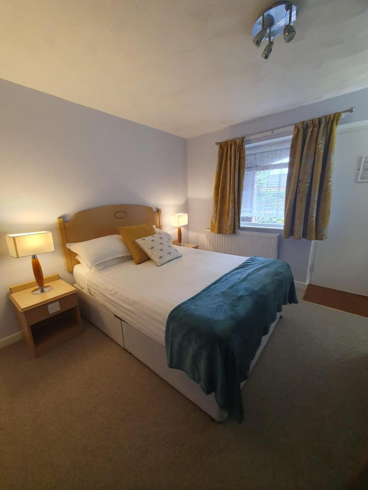 The Manor 4*